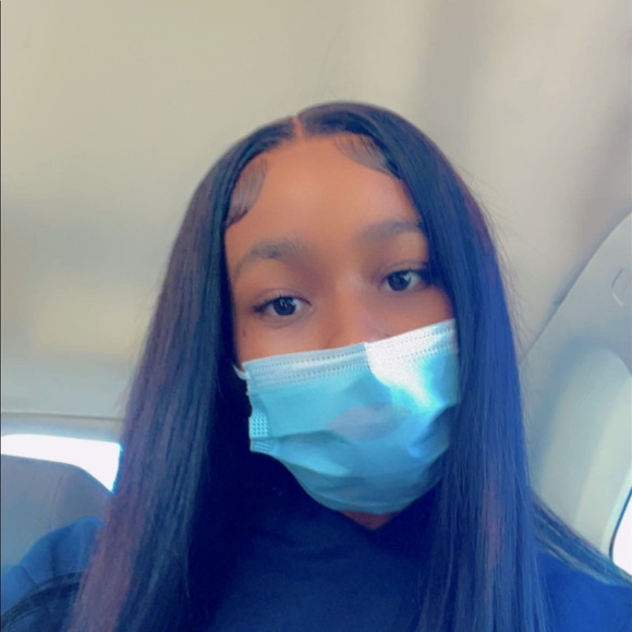 𝙼𝚎𝚎𝚝 𝚢𝚘𝚞𝚛 𝙿𝚘𝚜𝚑𝚎𝚛, 𝙱𝚛𝚒𝚊𝚗𝚗𝚊 - Picture 2 of 3